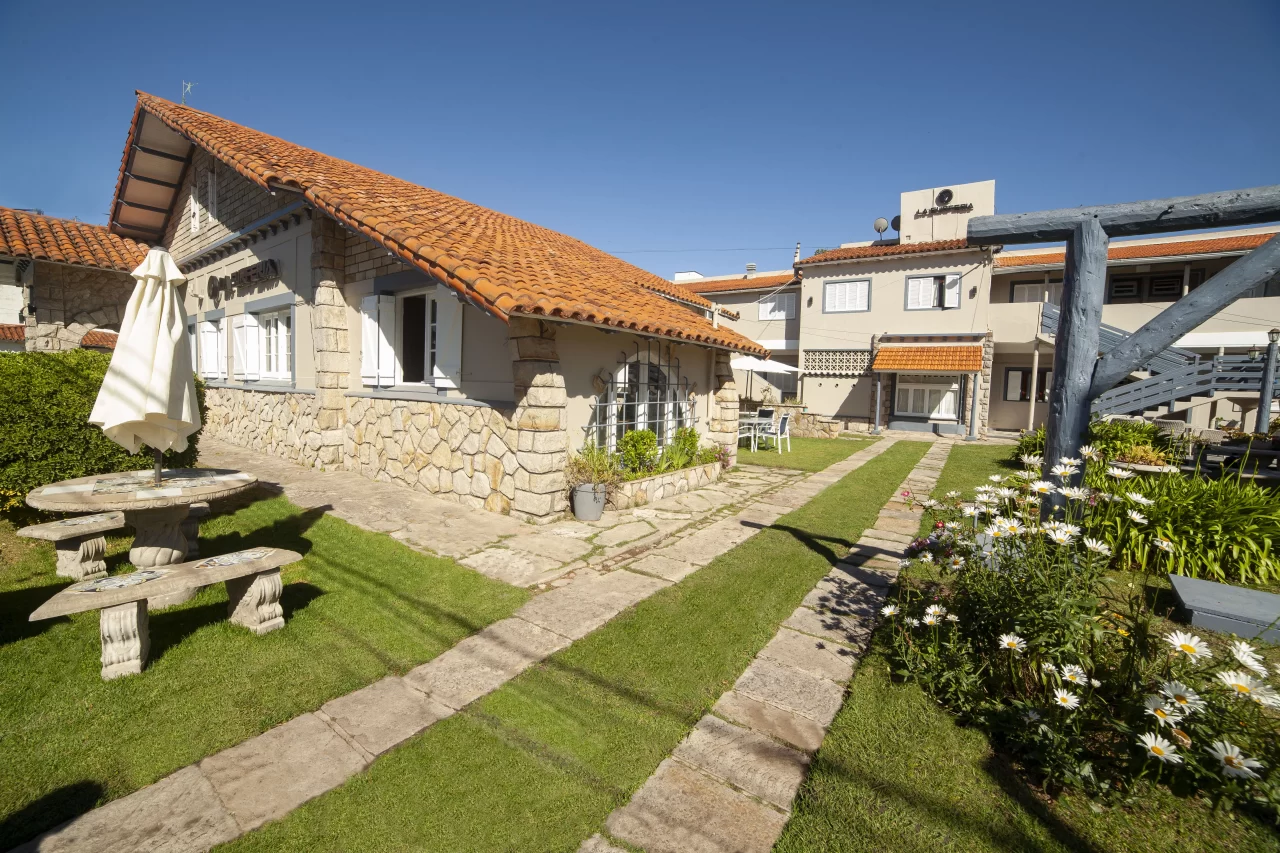 Departamentos, habitaciones y hostal alquiler vacacional Miramar Argentina